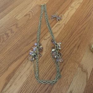 Gorgeous necklace and earrings set.